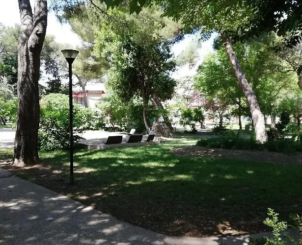 , Proche Plages,classe 2 Etoiles شقة بالاروك ليه بان